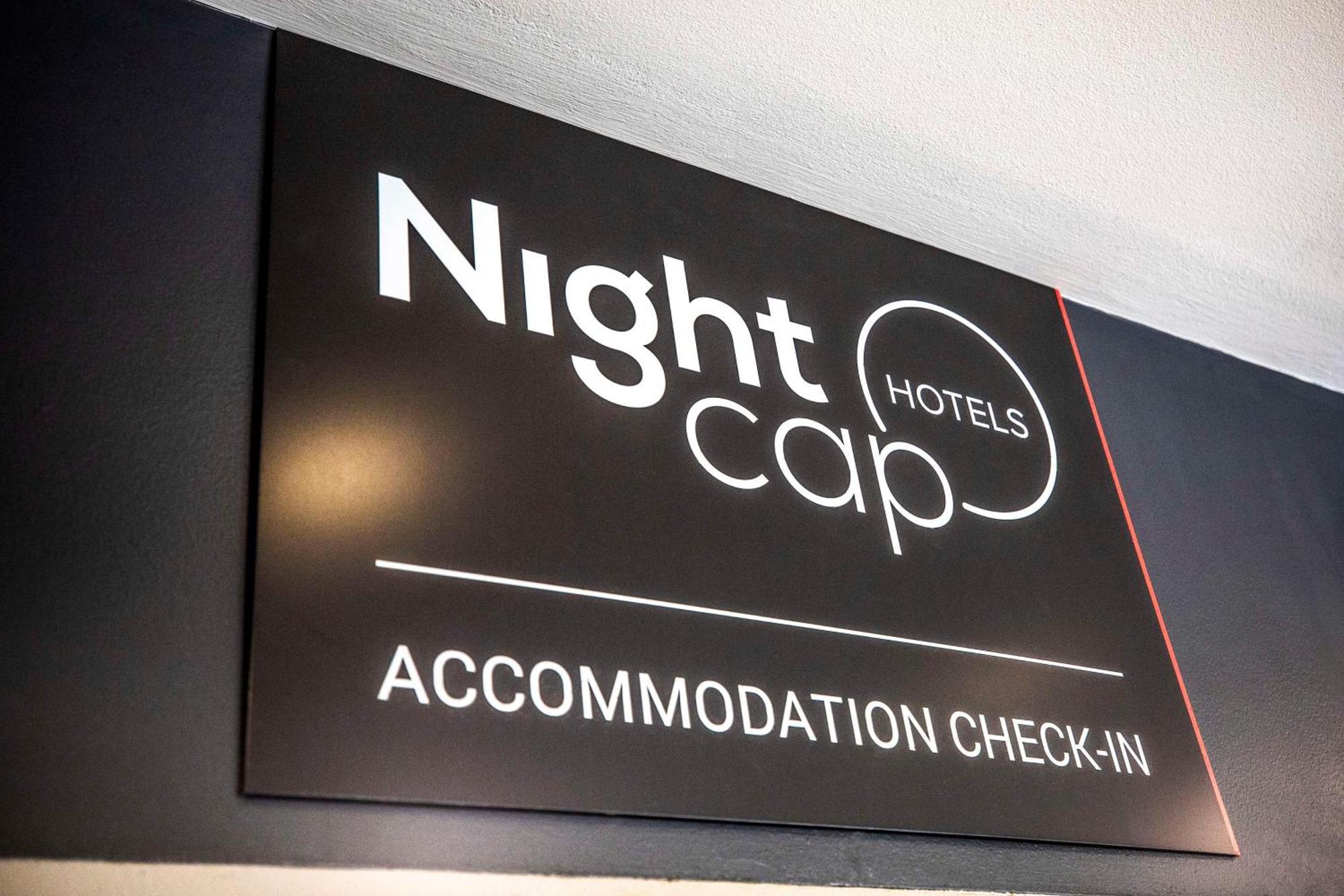 Nightcap At High Flyer Hotel Bankstown Exterior foto